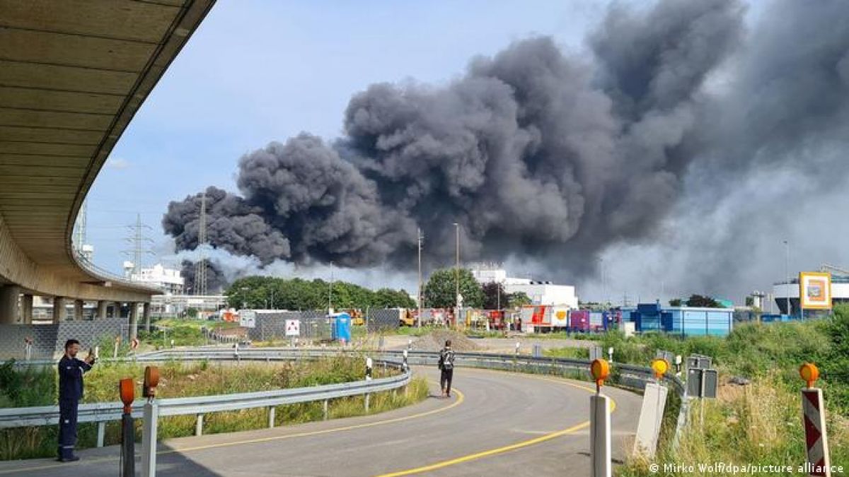 O persoana a decedat, iar alte trei sunt date dispărute în urma unei explozii la un combinat chimic din Germania (VIDEO)