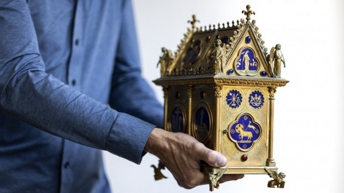 O relicvă care ar conține sângele lui Hristos a fost recuperată, după ce fusese furată dintr-o mănăstire din Franța