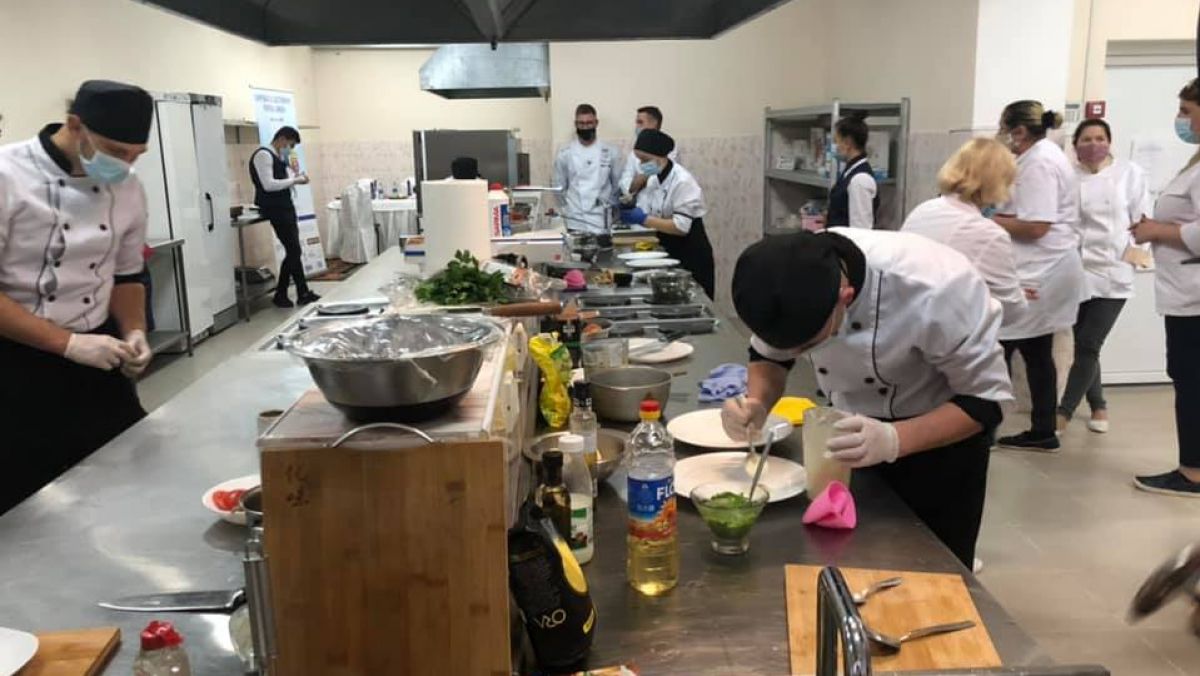 O școală profesională va preda, în premieră, cursuri de formare în domeniul bucătăriei vegane și vegetariene