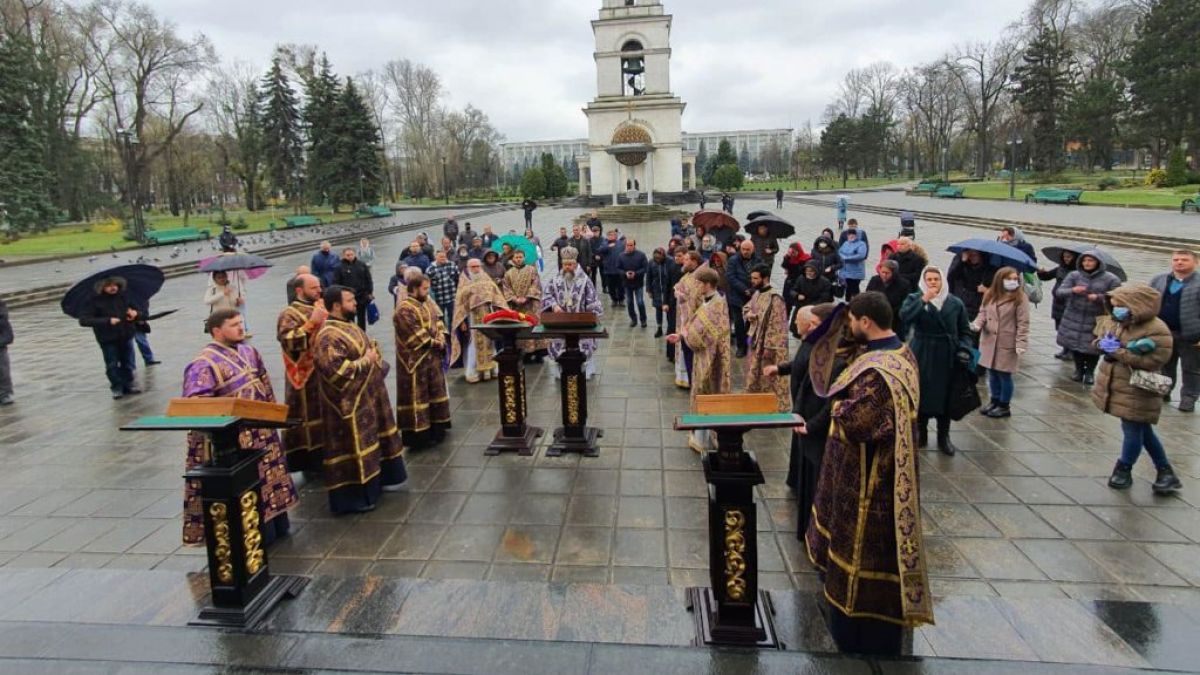 O treime dintre biserici au oficiat slujbele de duminică în interior. Chicu: Dacă ajung la medici, nu vor fi tratați cu aceeași linguriță