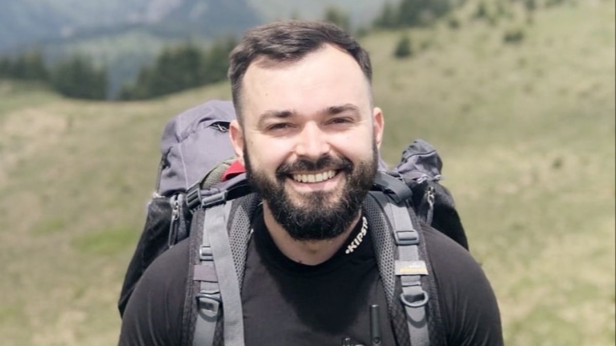 Oameni ca tine: Radu Țurcan, ghidul montan care a schimbat frica de înălțime pe destinația „sus” (FOTO, VIDEO)