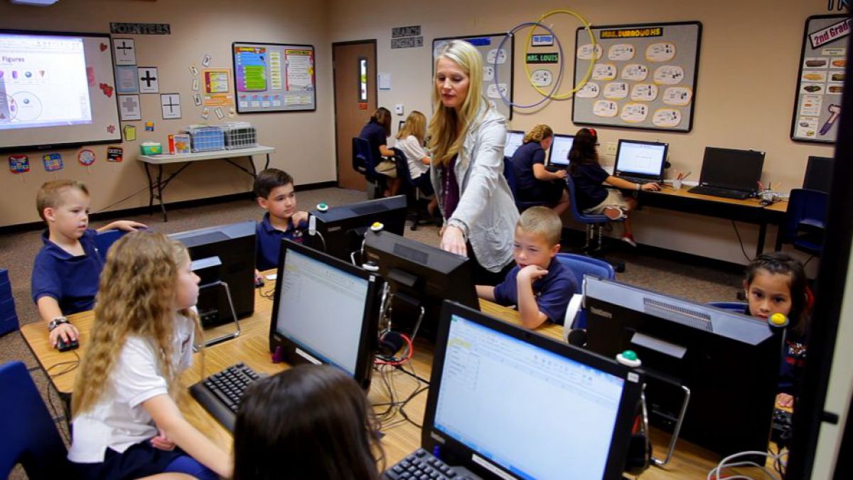 OFICIAL. Copiii din clasele primare vor studia Educația Digitală și Robotică