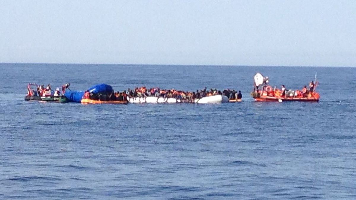 Operațiune de anvergură în Mediterană pentru salvarea a peste 1000 de migranți. Cel puțin șapte decedați