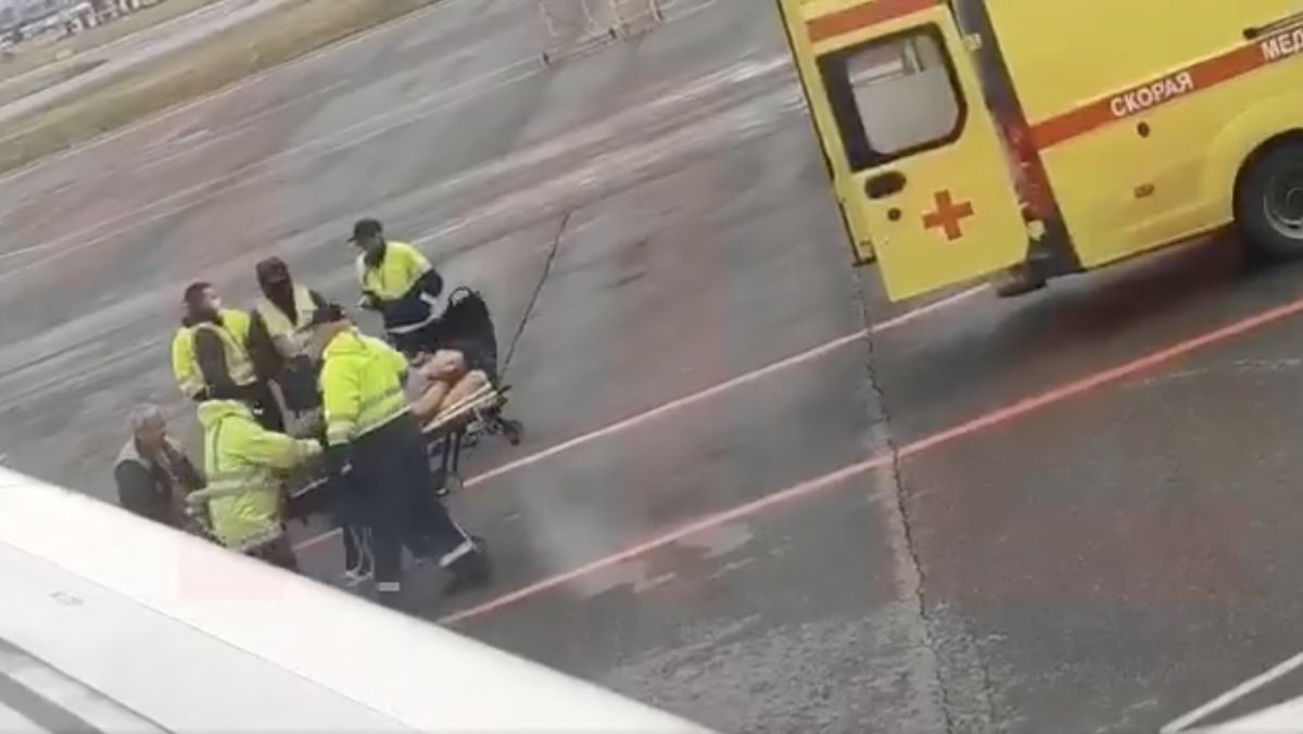 Opozantul rus Alexei Navalnîi a fost spitalizat cu intoxicație, după aterizarea de urgență a unui avion în care se afla