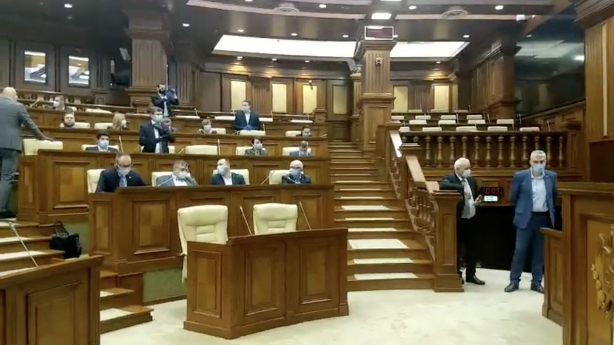 Opoziția a venit la Parlament, însă nu a avut cvorum pentru desfășurarea ședinței (VIDEO)