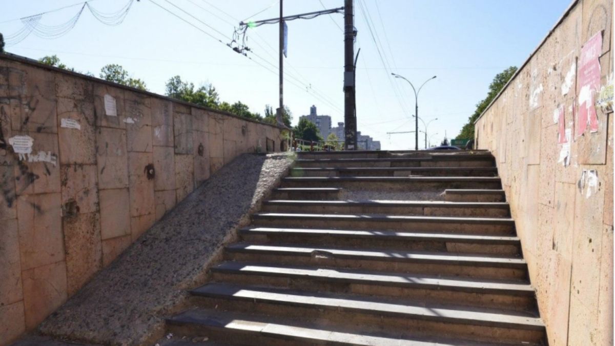 Rampa de acces în subterana de pe Viaduct, evaluată. Primăria Chișinău: Pentru modificări e nevoie de intervenție în trotuare și pereți de sprijin