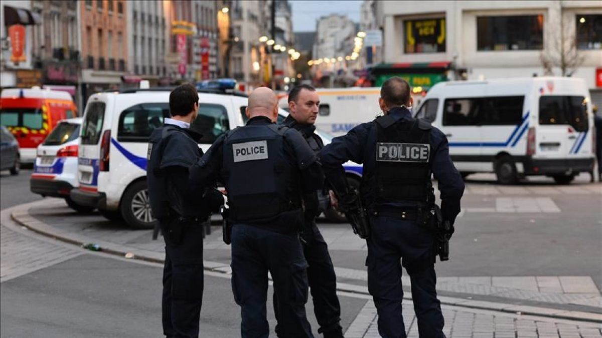 Paris: Mai mulți infractori înarmați au furat bijuterii în valoare de 10 milioane de euro 