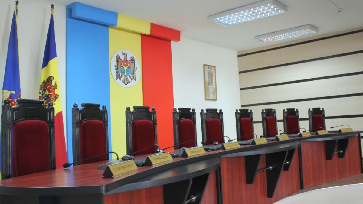 Parlamentul a desemnat cinci membri ai CEC din partea majorității parlamentare. Opoziția, fără candidați susținuți