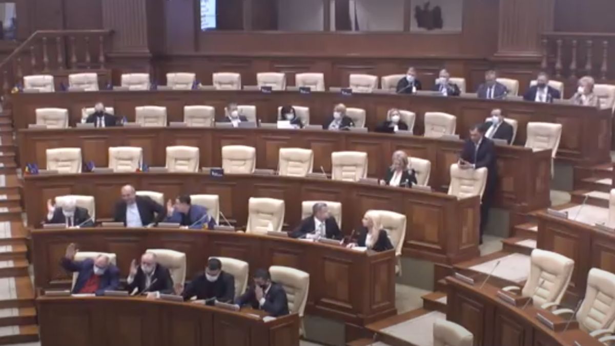 Parlamentul a aprobat proiectul privind activitatea de asigurare și reasigurare. Platforma „Pentru Moldova” s-a abținut de la vot