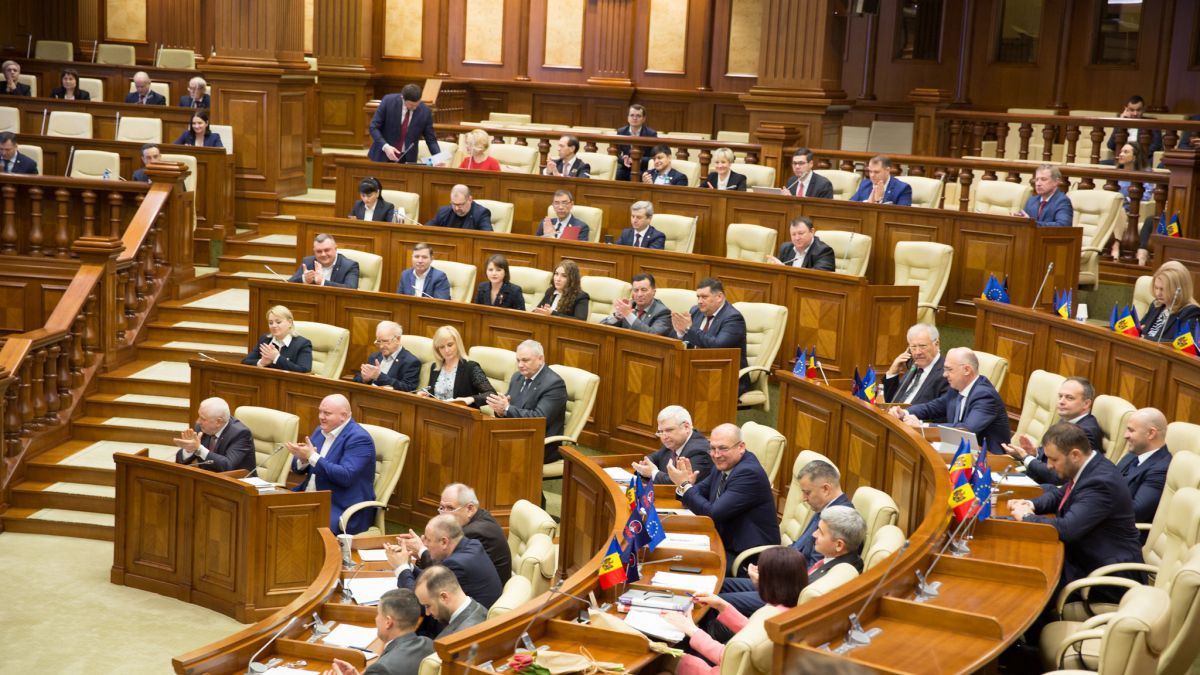 Parlamentul ar urma să se întrunească luni: „Ridicarea imunității lui Ulanov și a lui Jardan, printre subiecte”
