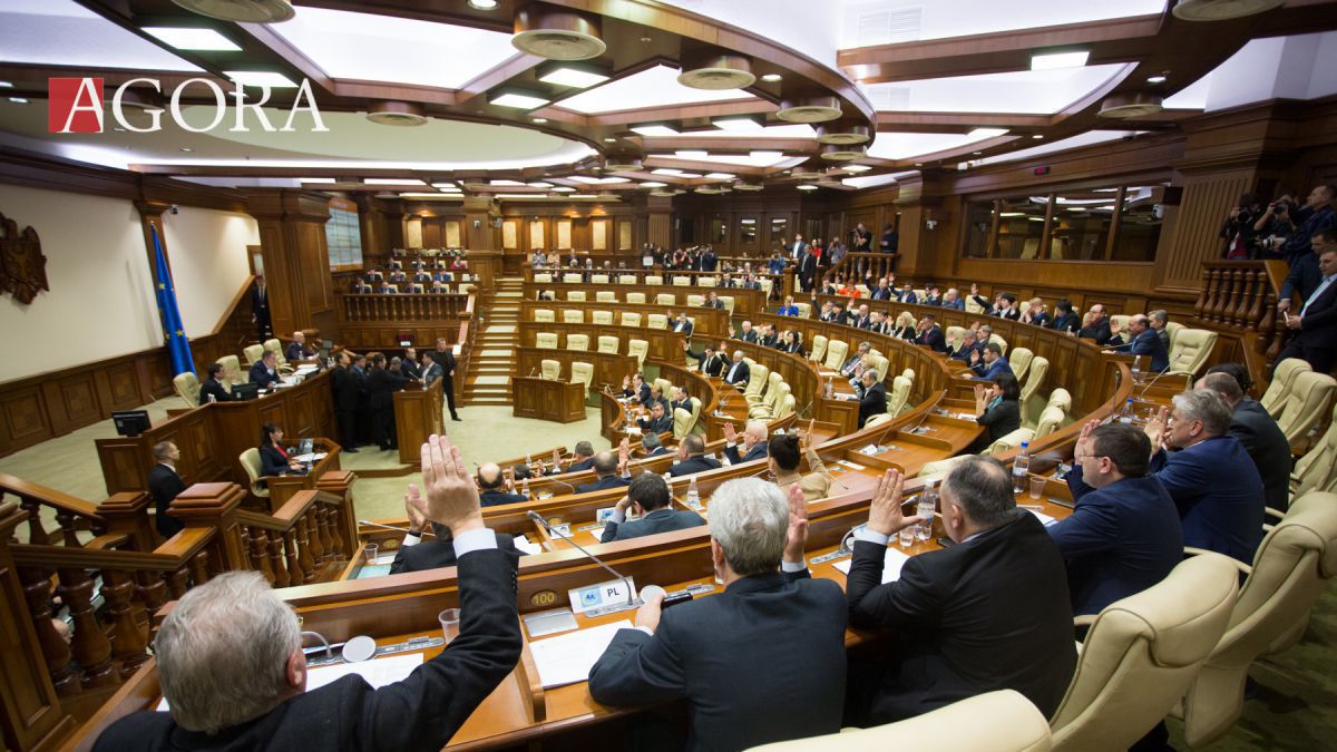 Parlamentul se va întruni în ultima ședință a anului pe 23 decembrie. Când revin deputații din vacanță