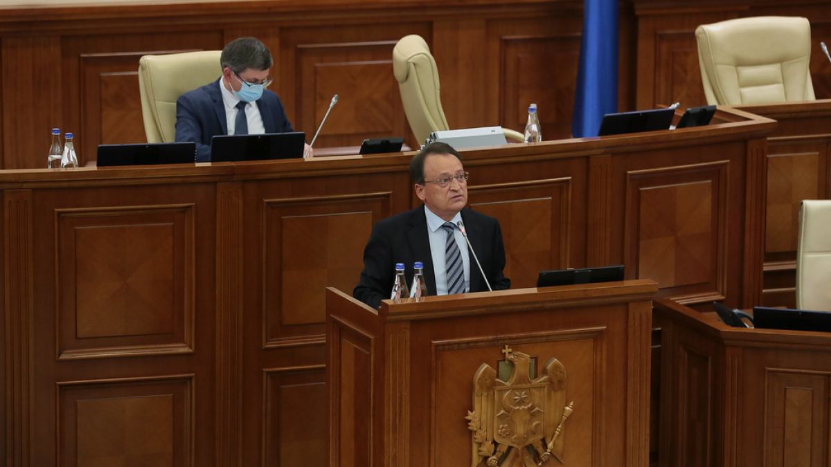Parlamentul a votat pentru revocarea in corpore a membrilor Comisiei Naționale a Pieței Financiare