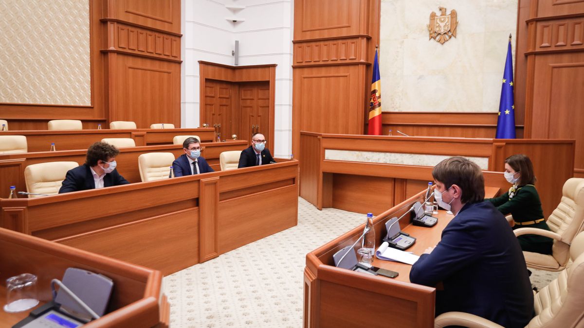 PAS, după consultările cu președinta țării: Guvernul în demisie trebuie consolidat și de recurs la pregătiri pentru alegerile anticipate (LIVE)