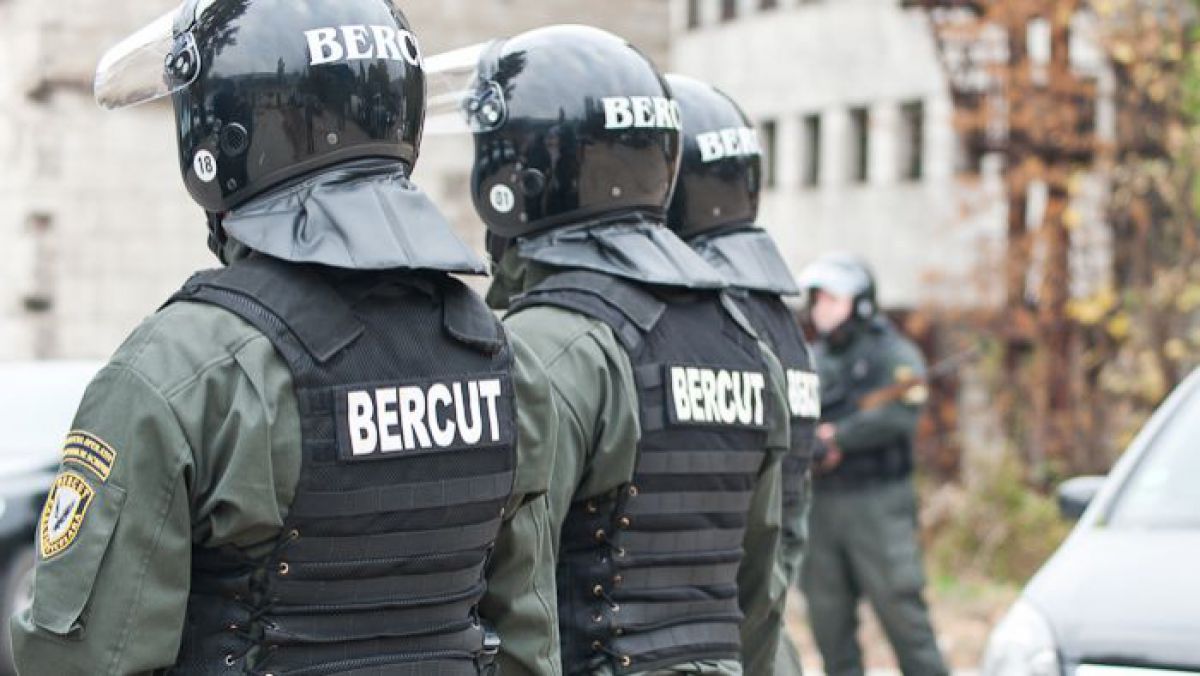 Patru agenţi de pază de la „Bercut”, trimişi în judecată pentru maltratarea unei persoane