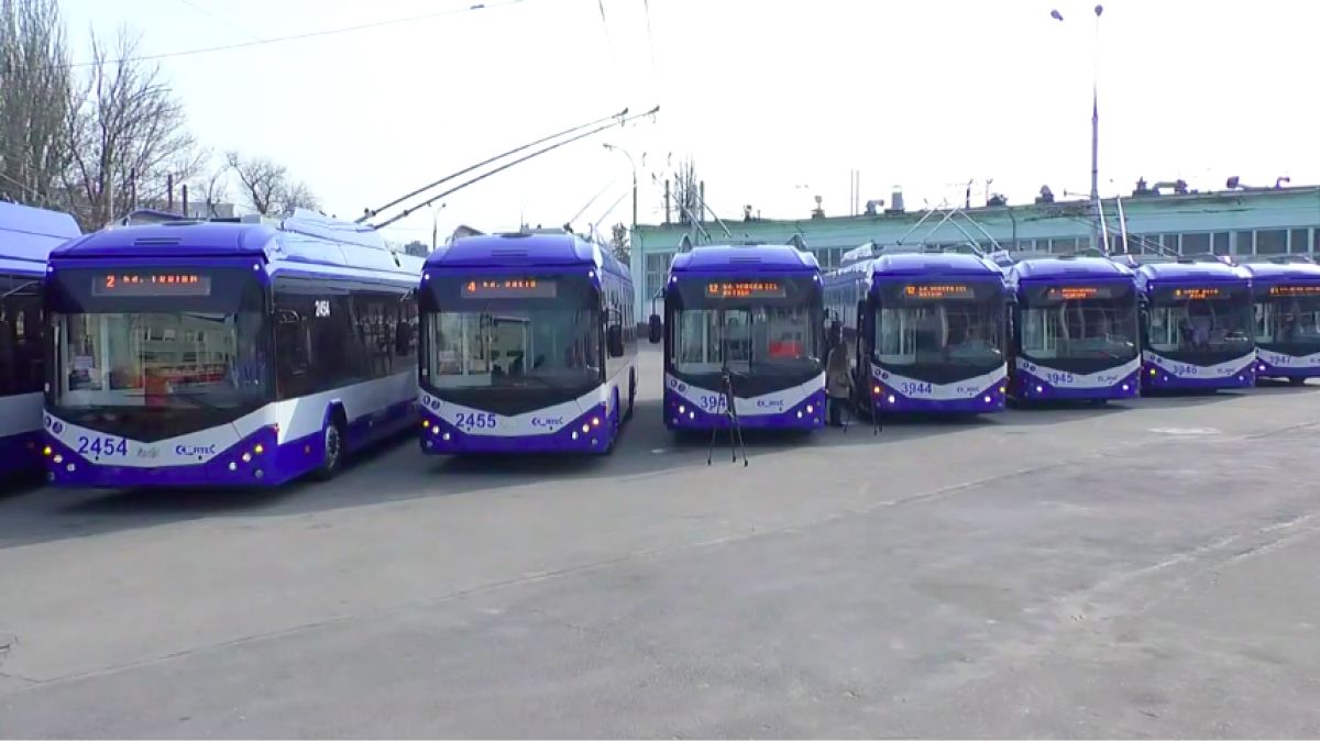 Pe străzile capitalei vor circula încă zece troleibuze, procurate din Belarus