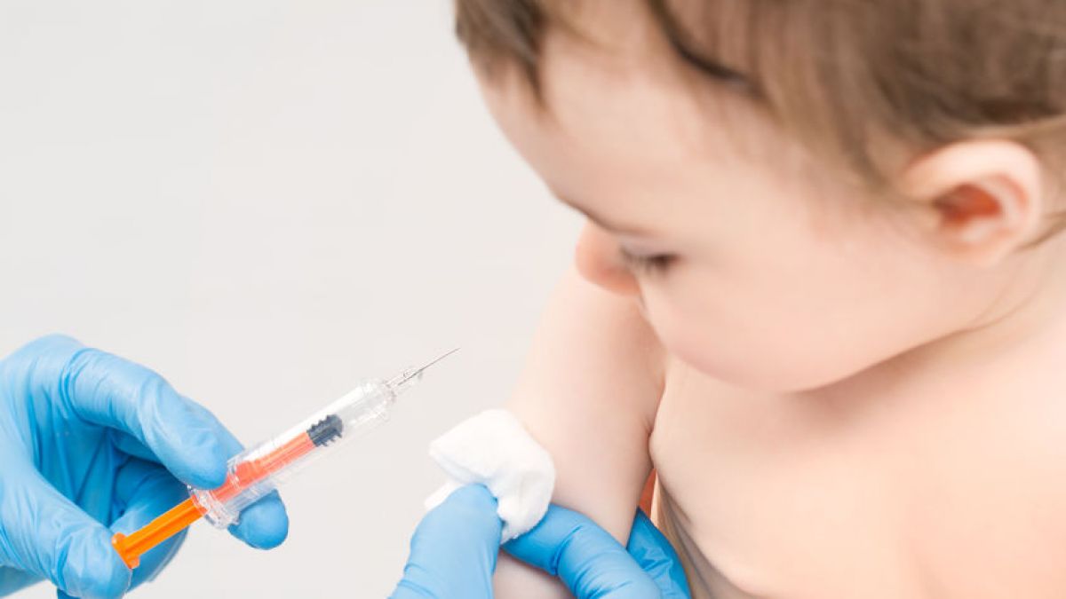 Pe timp de pandemie, în R. Moldova au fost sistate vaccinările. Poate crește numărul infecțiilor ținute sub control prin imunizare
