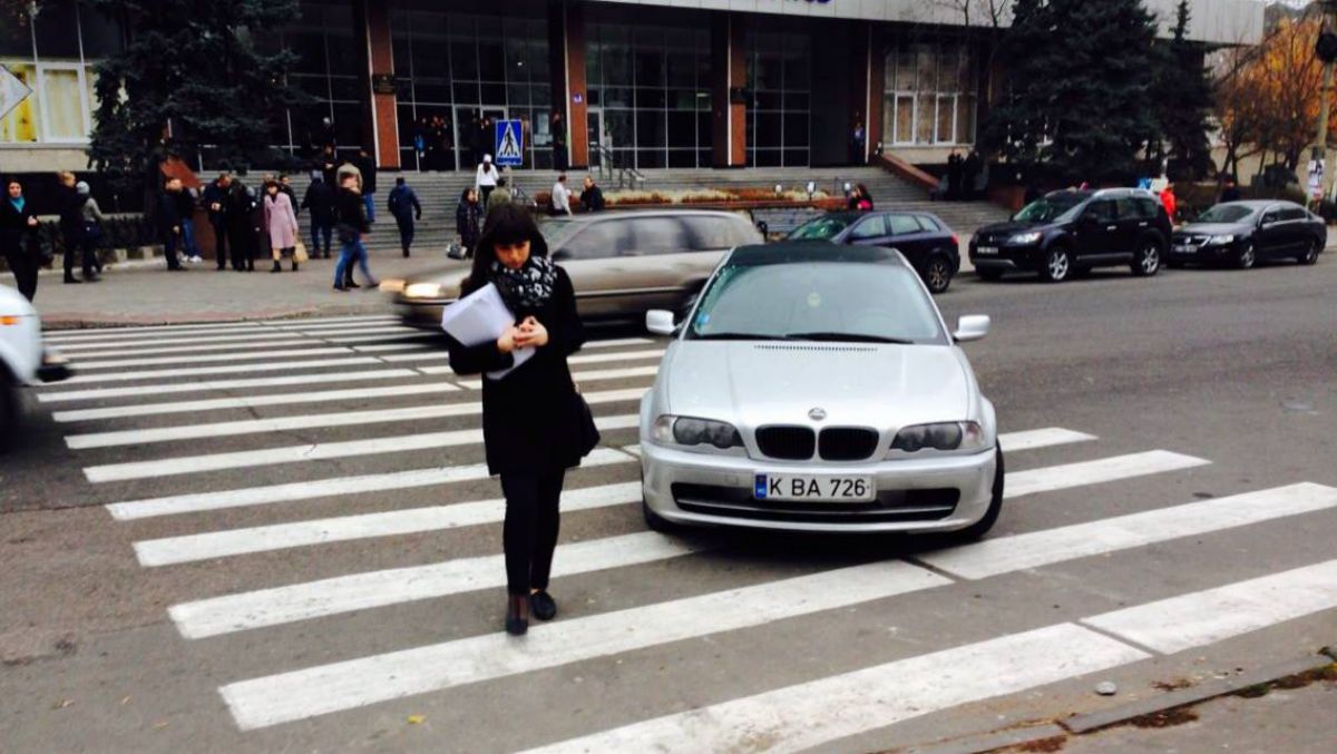 Pedepse mai mari pentru șoferii care parchează neregulamentar și nu acordă prioritate pietonilor