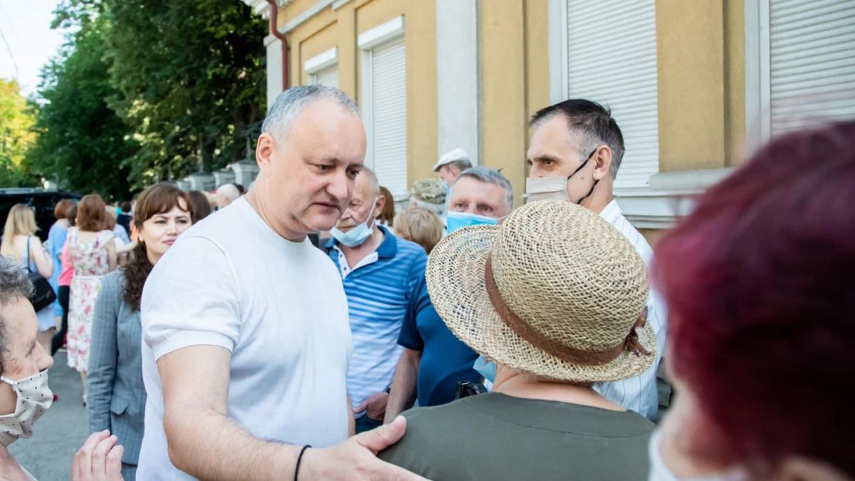 Pentru vaccin sau pentru baia de mulțime? Igor Dodon a venit la Maratonul de vaccinare, dar a făcut rapid cale întoarsă, fără a se imuniza