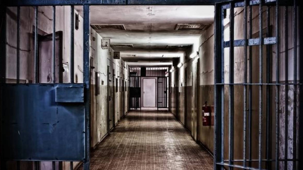 Percheziții în penitenciare: Cinci deținuți sunt cercetați pentru acțiuni de șantaj