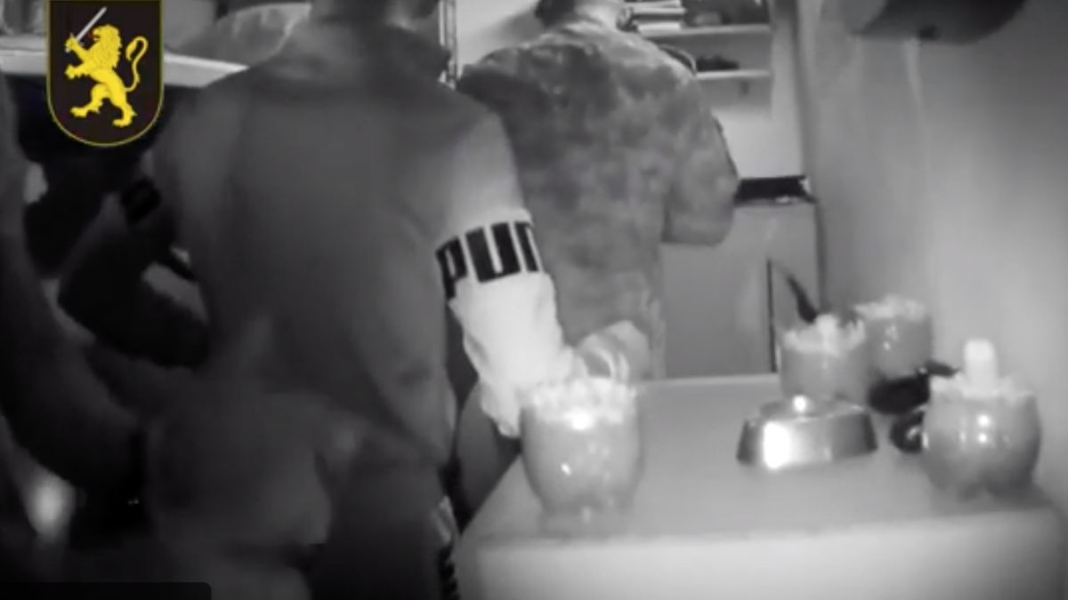 Percheziții la penitenciarele nr. 13 și nr. 15. Mai mulți deținuți au obținut, prin escrocherie, peste un milion de lei de la colegii lor din celule (VIDEO)
