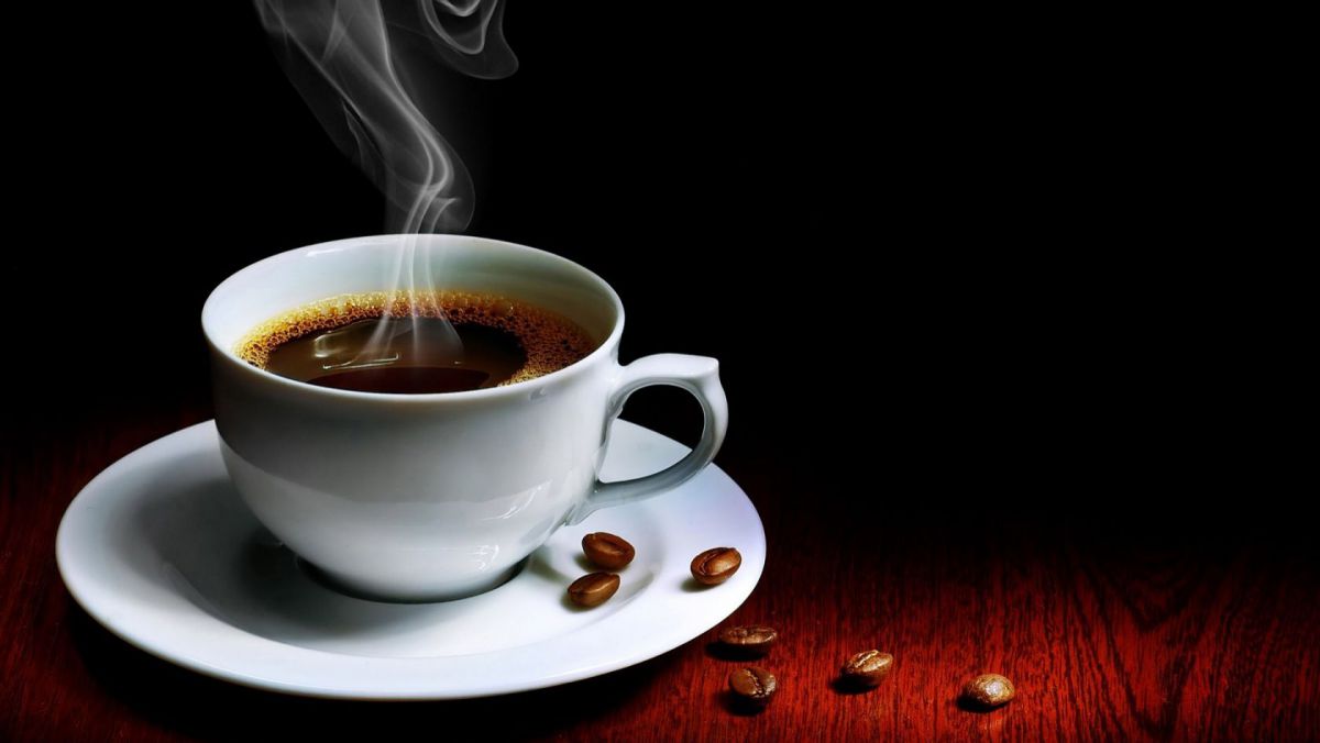 Persoanele tinere cu hipertensiune ar trebui să evite cafeaua, spun savanții