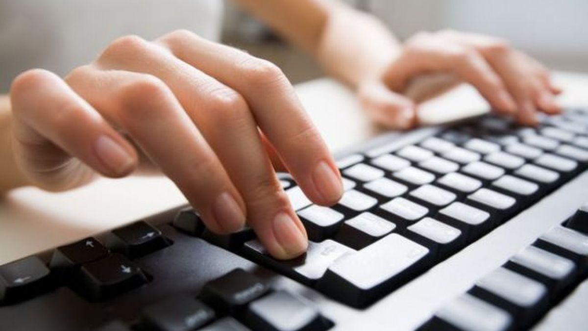 Peste 10 mii de educatori vor participa la programul de formare a competențelor digitale