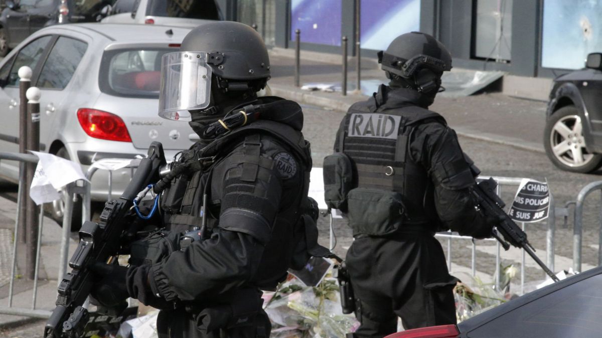 Peste 100 de membri ai celui mai puternic clan mafiot din lume, arestați în Italia