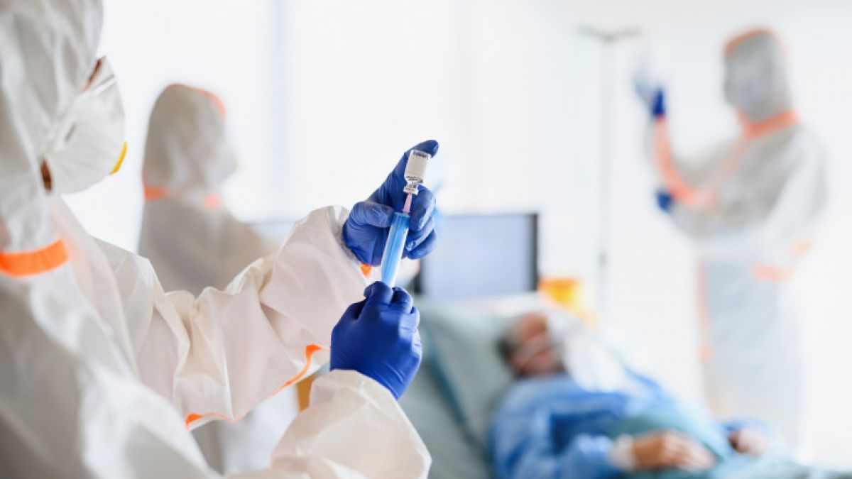 Peste 11.000 de infectări cu COVID-19 și 200 de decese, într-o singură zi. România înregistrează antirecord în pandemie
