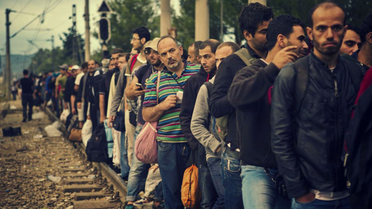 Peste 18.000 de persoane! Un nou val de refugiați se apropie de Europa