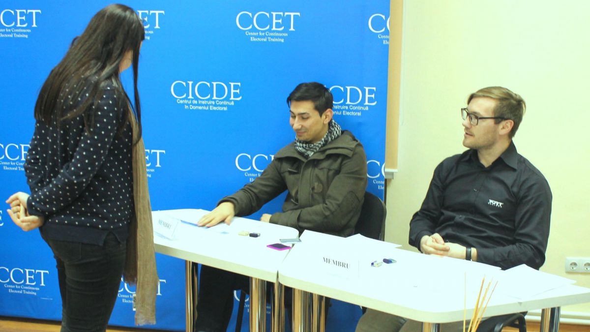 Peste 2000 de funcționari electorali au fost instruiți pentru alegerile prezidențiale