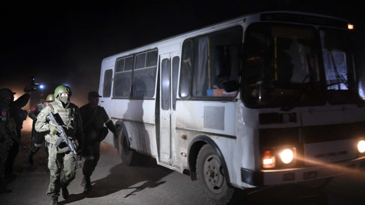 Peste 260 de soldați ucraineni au fost evacuați de la combinatul Azovstal