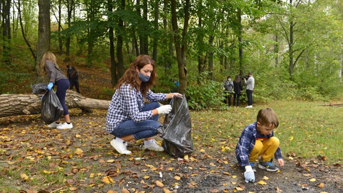 Peste 2.700 de chișinăuieni au participat la curățarea parcurilor și curțile blocurilor