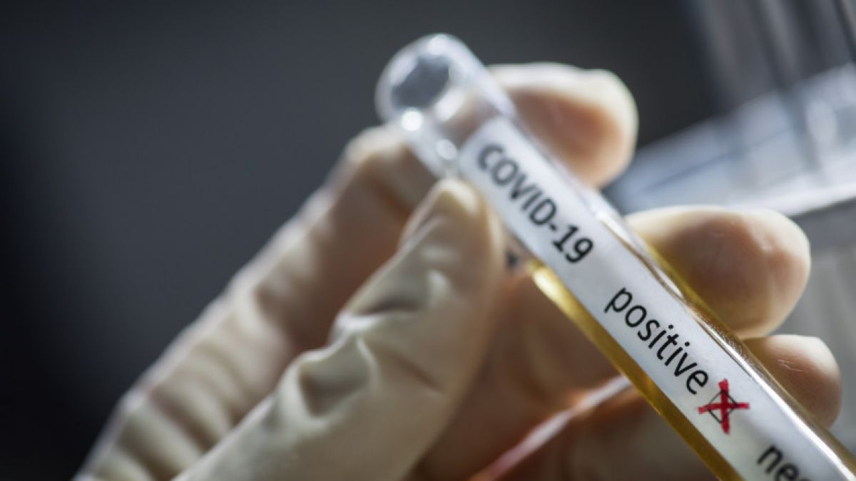 Peste 4.700 de îmbolnăviri înregistrate în ultimele 24 de ore, în România. Record de pacienți la terapie intensivă
