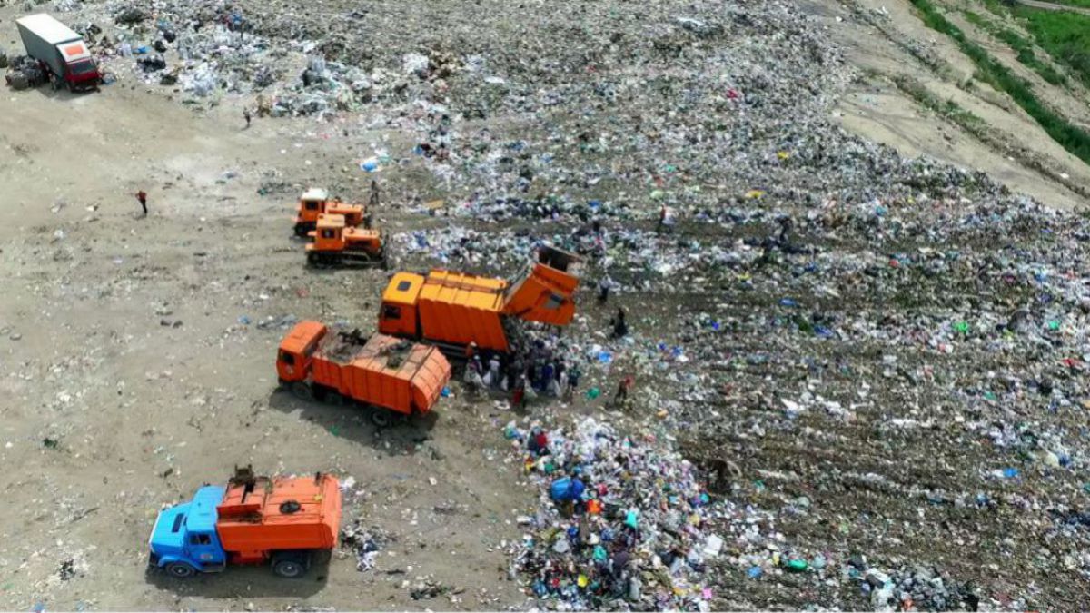 Peste 5,5 milioane de lei, alocați comunei Țânțăreni pentru a preveni o nouă criză a deșeurilor