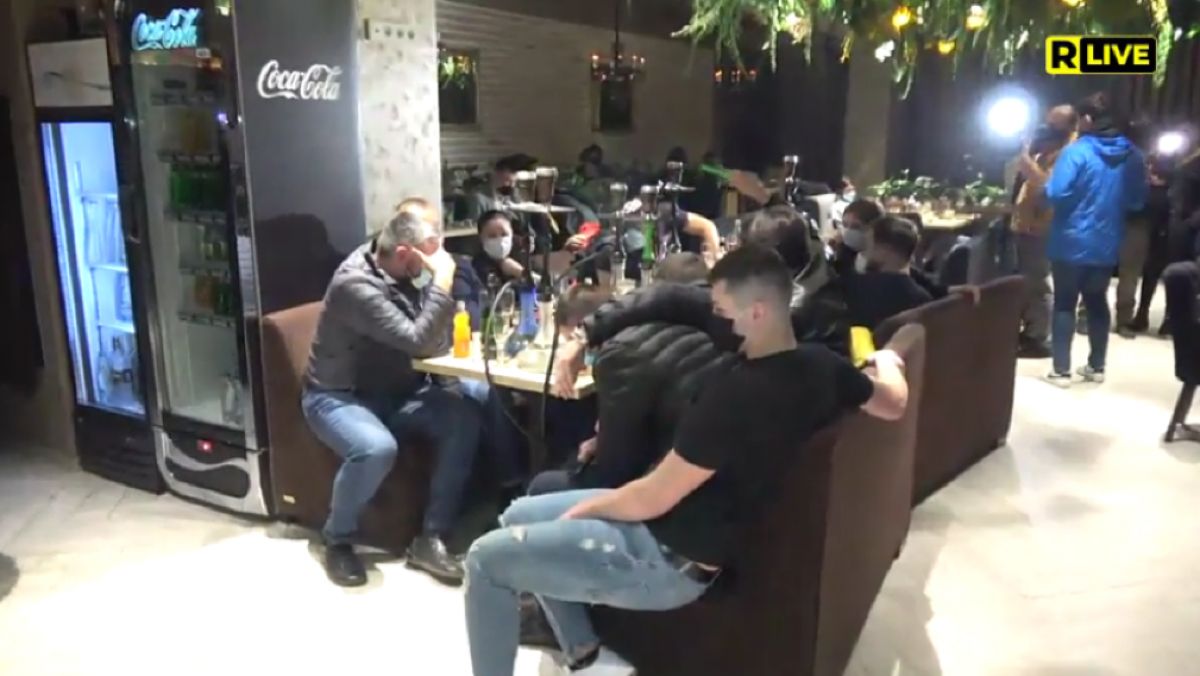 Petrecere în pandemie: Peste o sută de tineri, depistați noaptea trecută chefuind într-un local din Capitală (VIDEO)