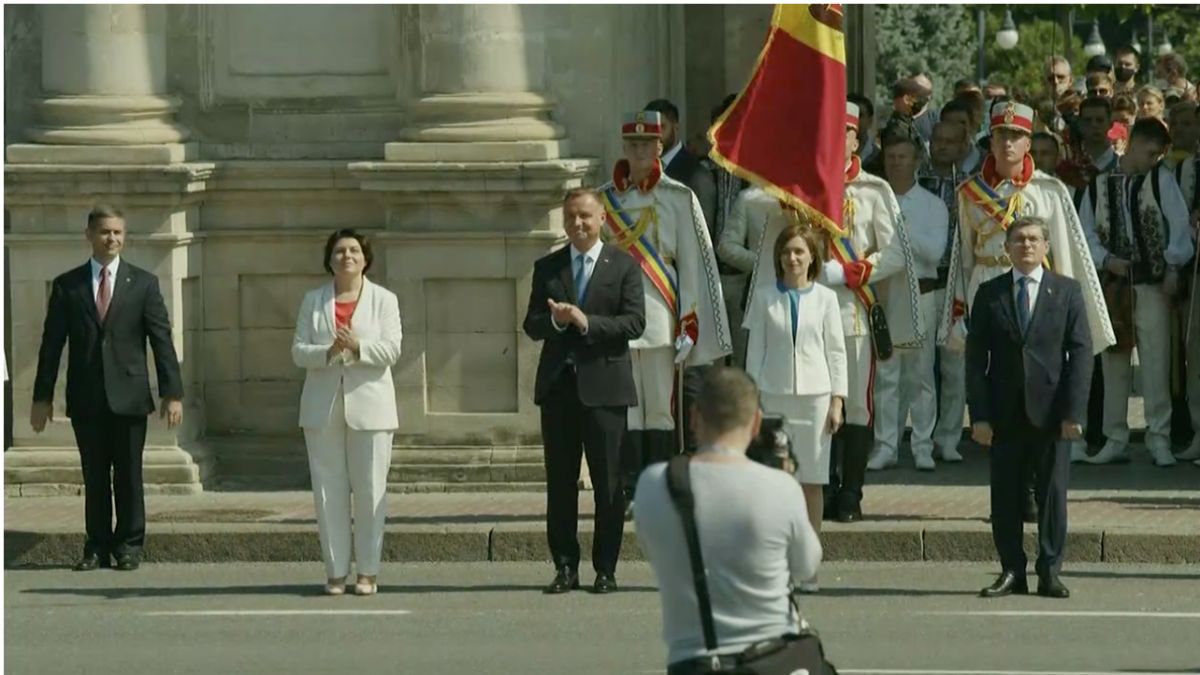 Piața Marii Adunări Naționale prinde culoare: Ceremonia dedicată celor trei decenii de Independență începe cu parada militară (LIVE)