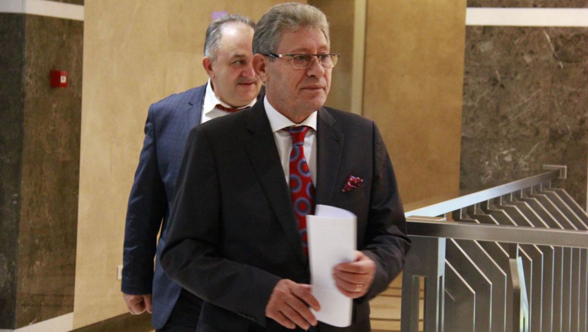 PL cere demisia lui Dodon, Candu și Filip, iar deputaților transfugi le solicită să părăsească majoritatea parlamentară