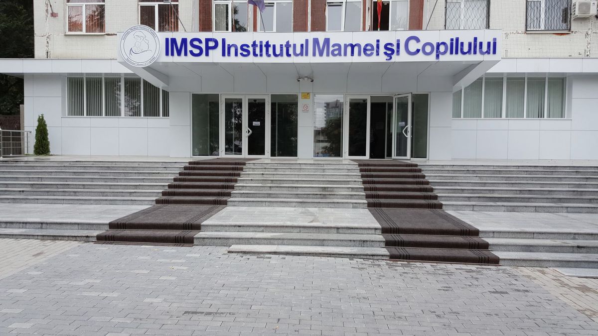Plăci comemorative în cinstea lui Eugen Gladun și Petru Stratulat