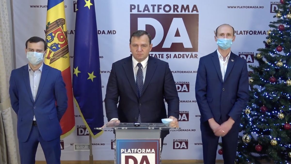 Platforma DA a contestat la CC legea cu privire la funcționarea limbilor vorbite și proiectul farmaciilor mobile