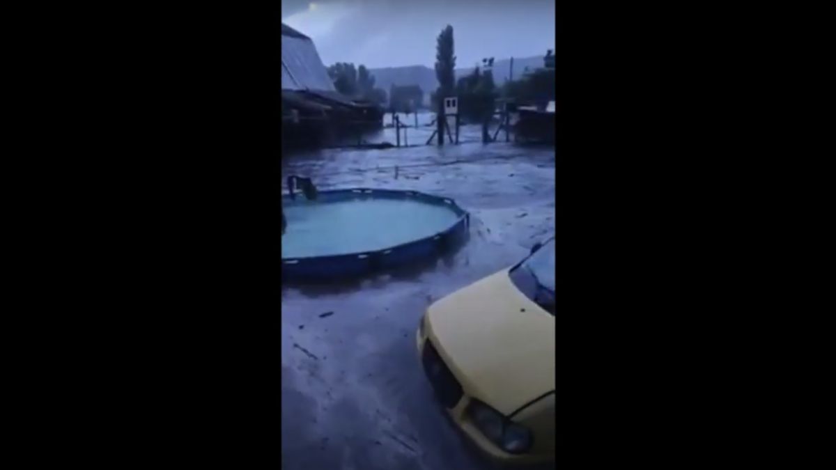 Ploaia a făcut ravagii: Satul Hansca, acaparat de ape, după precipitațiile abundente (VIDEO)