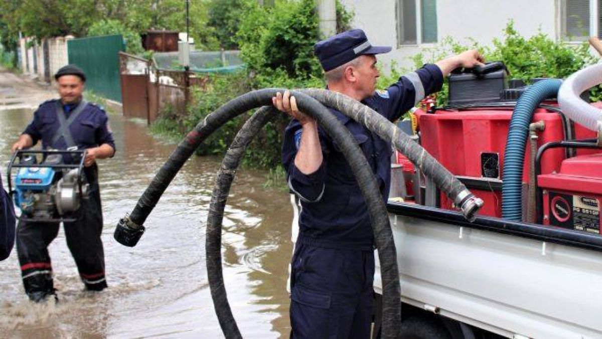 Ploile din zilele de weekend: A fost necesară intervenția salvatorilor în cinci raioane diferite