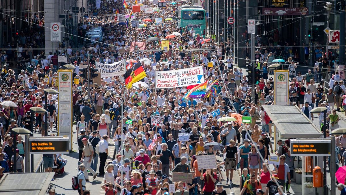 Poliţia a dispersat o manifestaţie „anti-corona” la Berlin, la care se adunaseră 18.000 de oameni