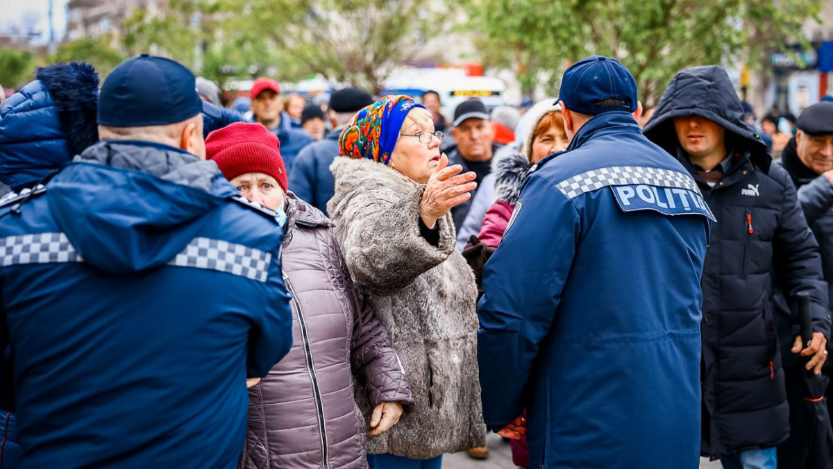 Poliția a reținut 16 persoane la protestul organizat de Partidul Șor. Trei dintre acestea sunt minori