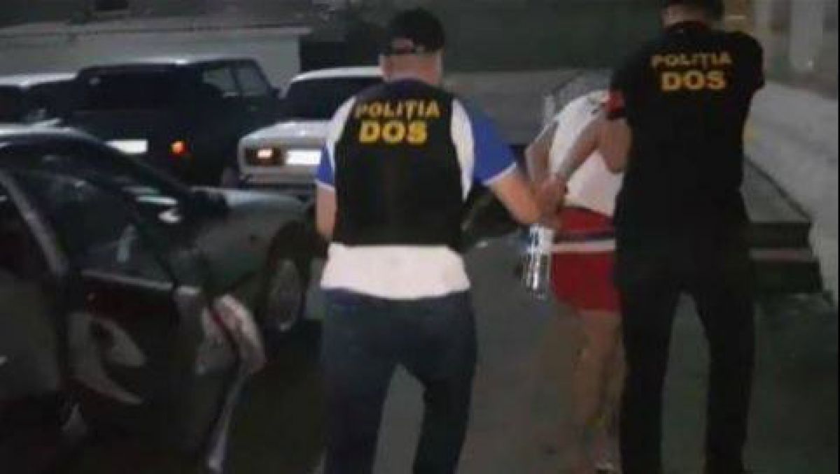 Poliția a reținut o persoană care susține că trebuia să transmită 10 mii de dolari de la Usatîi pentru Vitalie Proca