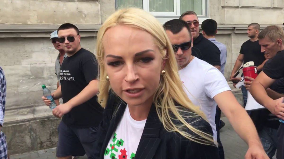 Poliția nu a găsit încălcări în acțiunile Marinei Tauber, care a alungat cu mătura jurnaliștii Radio Orhei