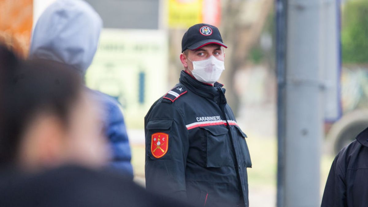 Poliția și carabinierii vor ieși în stradă pentru a monitoriza respectarea regulilor anti-pandemice