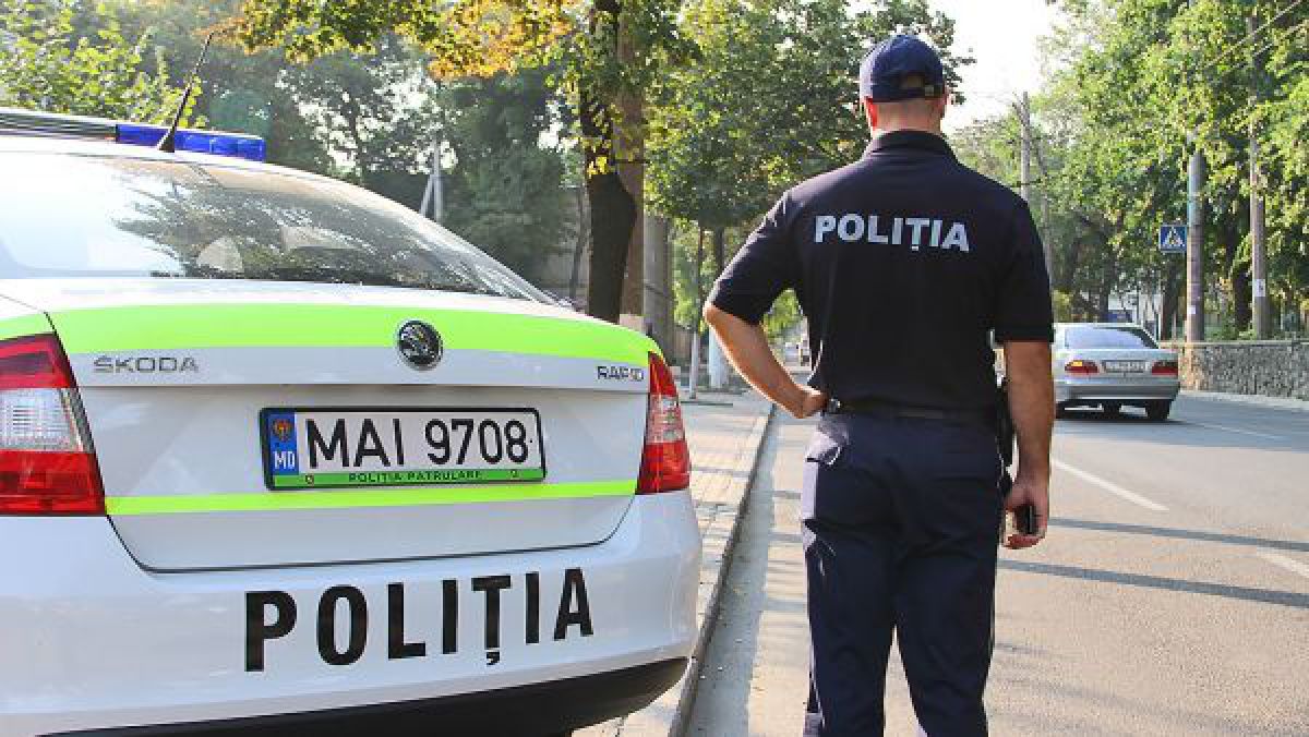 Polițist, reținut pentru că ar fi cerut 450 de euro la examenul auto