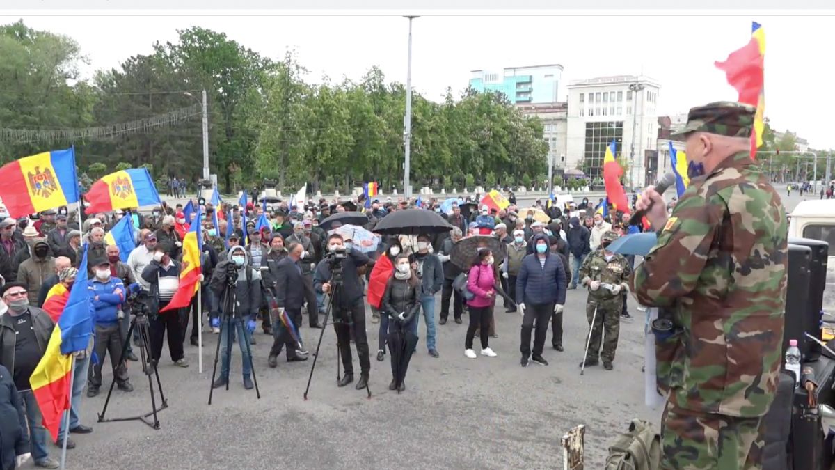 Polițiștii au numărat peste 200 de persoane la protestul din PMAN. Pentru încălcarea măsurilor de profilaxie unele persoane riscă amenzi