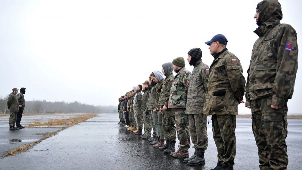 Polonia a început recrutările pentru forța paramilitară care va fi utilizată în eventualitatea unui război hibrid