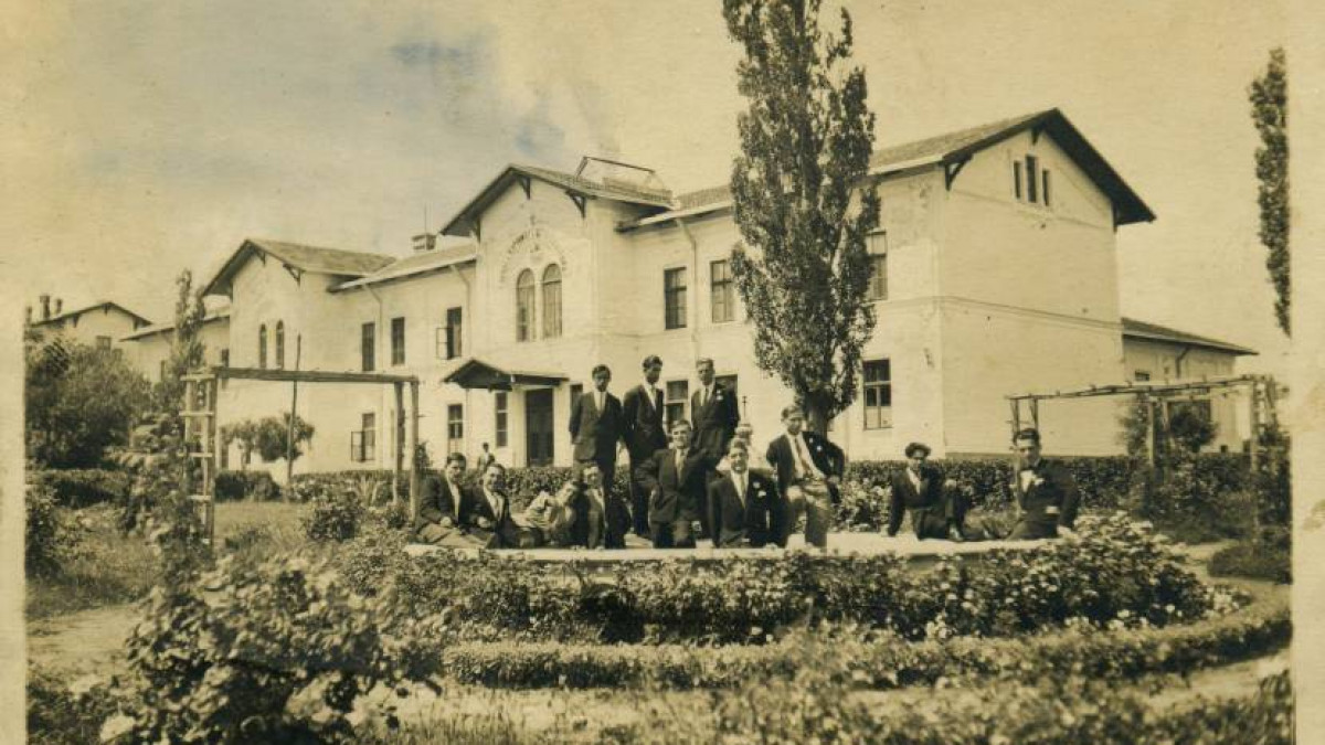 PORȚIA de istorie: Cum a reușit România să construiască aproape 2.000 de școli în Basarabia (LONGREAD)